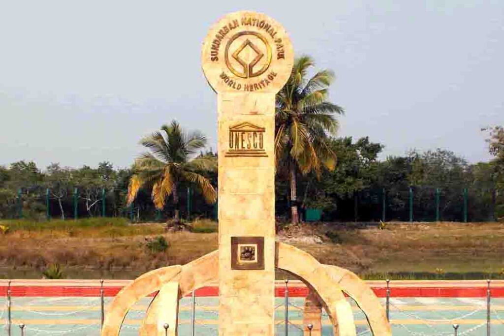 WORLD HERITAGE SITE STATUE